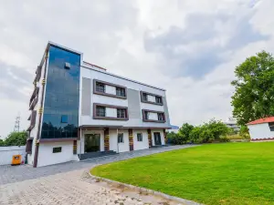 OYO 22349 Hotel Rainbow Inn