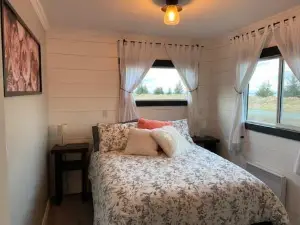 Sunrise Cabin secluded beach front accommodation