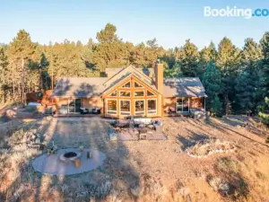 5Br Family Mountain Cabin Hot Tub & Gaming Garage