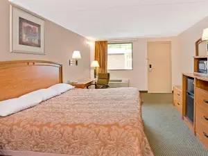 Super 8 by Wyndham Laurel