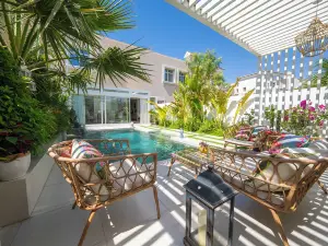 Luxury Escapes - Luxury Short-Term Stay 2BHK Plus Maids Room Villa