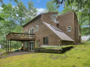 Tranquil Lakefront Oasis with Fire Pit and Paddle Boards - Charming Retreat