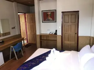 Silver Lake Hotel