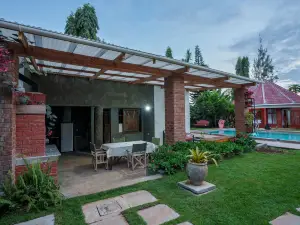 Sprunger Avenue - Tulia Homes