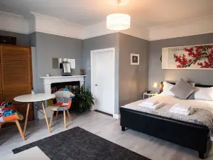Laburnum Guest House at Bistro En Glaze