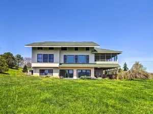 Spacious Lexington Home w/ Breathtaking Views