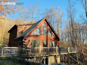 Spectacular Log Cabin Home 45 Minutes to Asheville