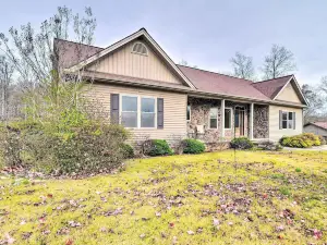 Cozy Home w/ Patio, 2 Mi to Dale Hollow Lake!