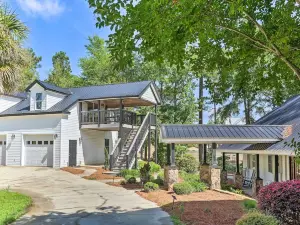 Lakefront Oasis with Deck & Outdoor Kitchen!