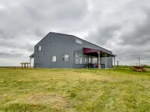 Secluded Nebraska Getaway 2 Mi to Lake McConaughy