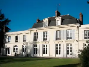 Logis Hôtel & Restaurant Chateau de la Marjolaine