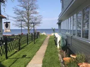 3Br Beachfront Getaway – Behind Owner’s Home