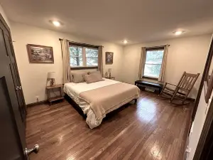 Cortland Cottage - Stay at Brant's Apple Orchard-#1 Fall Destination in NE Ohio!