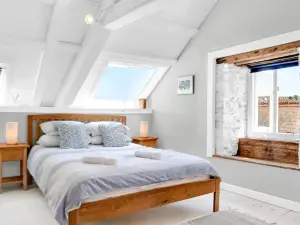 Tradewinds fisherman’s cottage, Brixham, great location with beautiful sea views