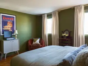 Hike, Ski & More: Restored 1845 Catskills Home