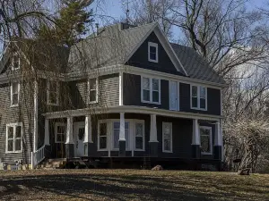 Friendly-Farm Retreat