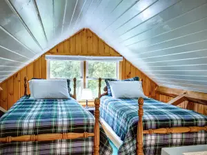 Creek Front Cabin with Hot Tub and Mountain Views - Stunning Retreat
