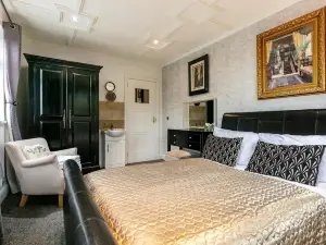 Cool Belfast Home