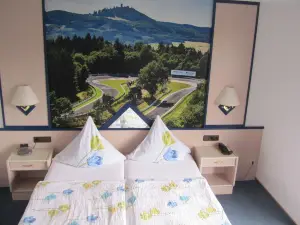 Hotel Zur Burg Nürburg