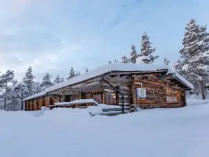 Kuukkeli Log Houses Aurora Resort