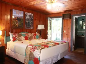 เดอะรีเวอร์ไซด์ ลอดจ์ที่ชิมนีย์ ร็อค