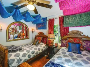 Bohemian Wonderland: Benicia Bungalow w/ Pergola!