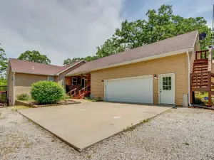 'Lazy RS Lakehouse' w/ Hot Tub & Dock in Warsaw!