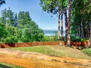 Charming Poulsbo Retreat Hood Canal Views!