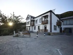 Angine Resort Hotel