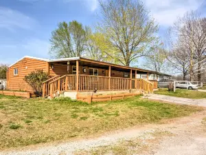 Bartlesville Cabin w/ Pool, Hot Tub & Trampoline!