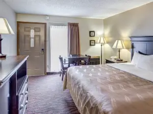 ควอลิตี้ อินน์ แบรนสัน เวสต์ เธียเตอร์ ดิสทริกต์