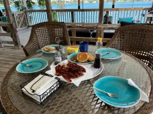 The Fifth Promise - A Cozy Lakehouse Retreat