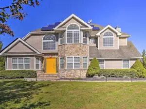 Miller Place Getaway w/ Pool ~ 4 Mi to Beach!