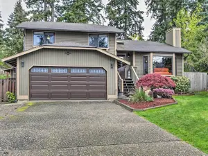 Dog-Friendly Home Fenced-Yard, Great Amenities!