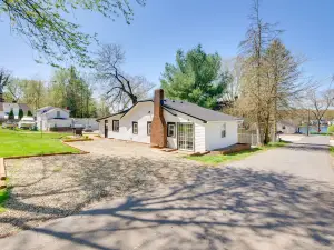 Nautical Akron Cottage with Sunroom and Lake Views!