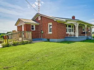 Russell Springs Home w/ Fire Pit - 8 Mi to Lake!