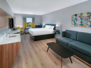 Microtel Inn & Suites by Wyndham Hot Springs