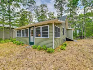 Enchanted Lake Huron Cottage w/ Beach Access!