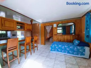 Studio Poe 1 Room Fare Tepua Lodge