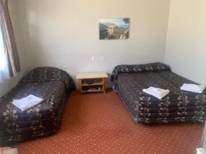 Cheviot Hotel