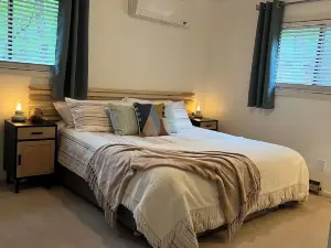 Six Acre Mountain Chalet w/ She-Shed by ski resort