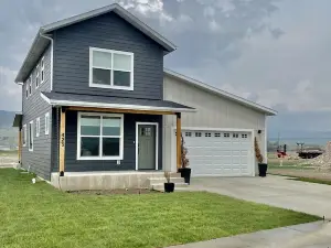 North 40 Farmhouse with Game Garage!