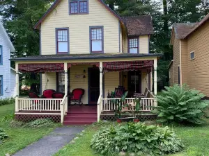 Summer Cottage in Historic Sacandaga Park.