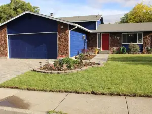 Umbrella J Getaway- Fully Remodeled 4 Bedroom Home