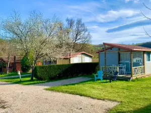Camping Familial Paisible Avec Piscine, Mobil Home , Chalet, Studio & Emplacement NUE