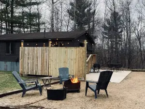 Tiny Timber, Tiny Cabin with a Scandinavian Flair! Sauna & Plunge Tub!