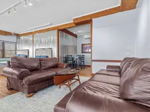 Best Location in Oriental, NC! 2 Queens!