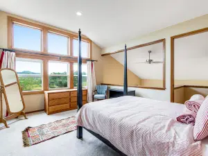 Mountain & Valley View Home with Private Hot Tub, Large Deck, 2 Gas Fireplaces