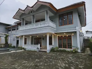 Villa Rusa (best villa you can get in da’ town)