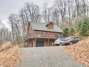 'The Eagles Nest at Alpine' Cabin w/ Fireplace!